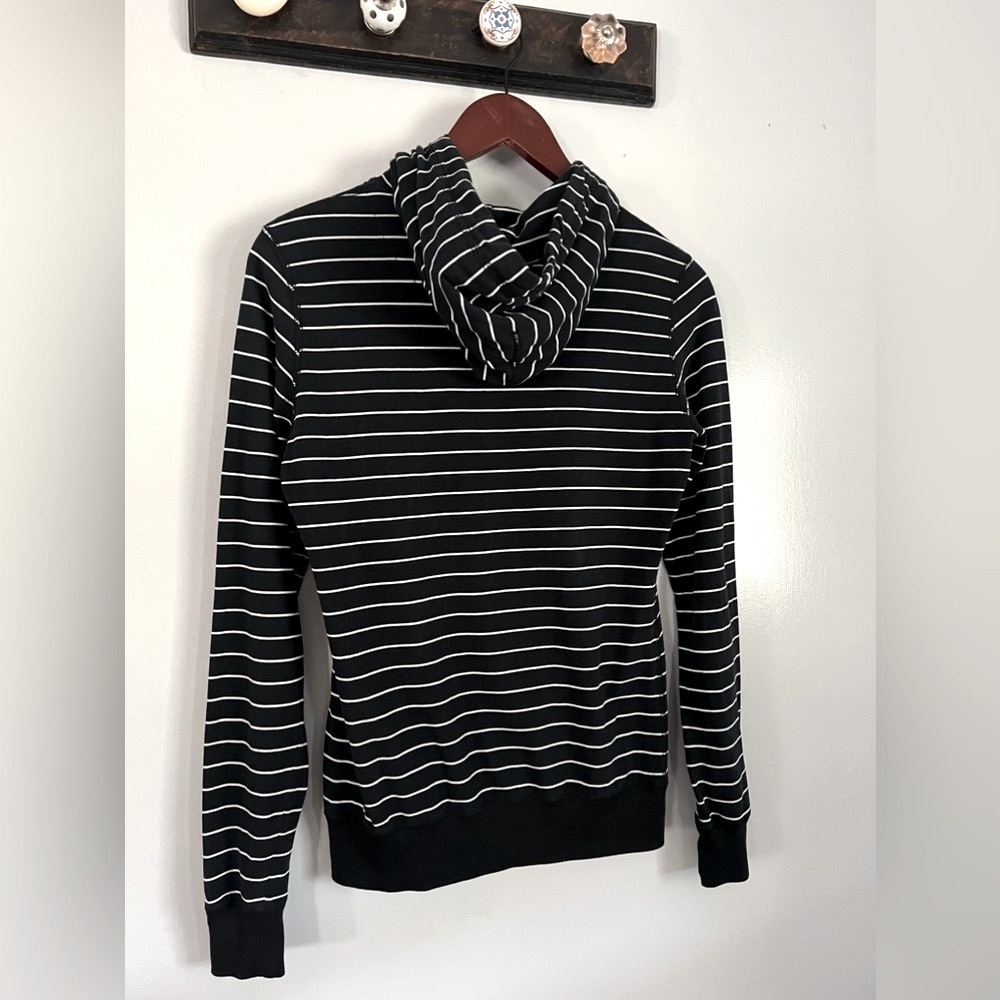 Nike Women’s Pull Over Hoodie - Picture 6 of 6